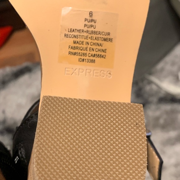 Express heeled black leather sandals. Size 6. - Picture 7 of 8